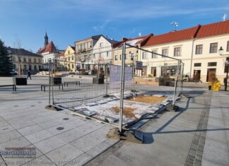 Bochnia. Fontanna nadal ogrodzona. Naprawa ma ruszyć w tym tygodniu