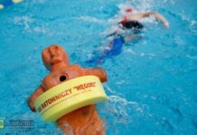 Ratownictwo wodne. Zawody na basenie w Bochni – ZDJĘCIA