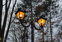 Bochnia. Latarnie na Plantach świeciły w biały dzień. Dlaczego?