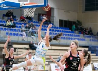Koszykówka. Co za widowisko! 31 punktów „Małej” Szkop, 21 zbiórek „Królowej” Krawiec! – ZDJĘCIA