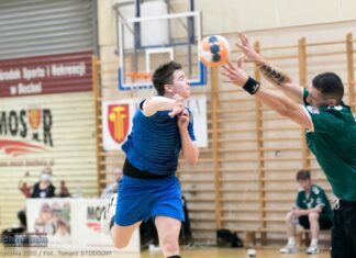 Ręczna. Porażka w ostatnich minutach meczu z Politechniką Świętokrzyską- ZDJĘCIA