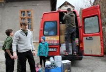 Pierwsze dary z Bochni dla Ukrainy – ZDJĘCIA