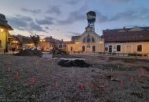 Bochnia. Przygotowania do posadowienia rzeźby ilustrującej legendę o pierścieniu Św. Kingi