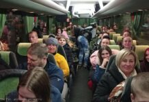 Autokar z Brzeska wiezie uchodźców wojennych z Ukrainy