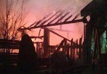 Proszówki. Spłonął budynek gospodarczy i samochód, ogień uszkodził dom – ZDJĘCIA