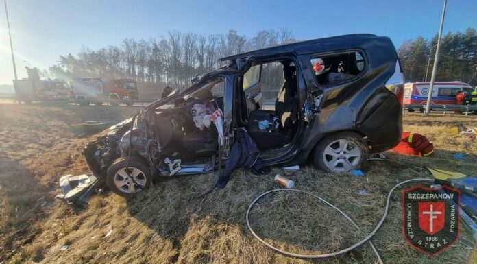 Wypadek na węźle Brzesko. 3 osoby ranne, kierowca nie żyje