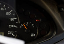 🔸 Zapalona kontrolka oleju silnikowego – o czym może świadczyć?