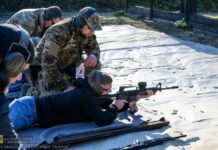 🔸 Strzelnica w Bochni oferuje szkolenia z obsługi broni