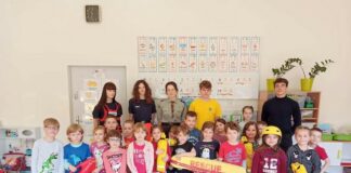 Bochnia. Licealiści uczą dzieci podstaw udzielania pierwszej pomocy