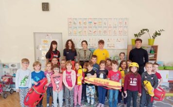 Bochnia. Licealiści uczą dzieci podstaw udzielania pierwszej pomocy