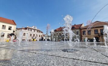 🎞 Bochnia. Wróciła fontanna multimedialna! Ale muzyka dopiero od niedzieli