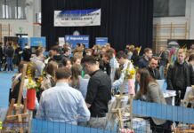 Bochnia. Oferty firm na Targach Pracy w Zespole Szkół Nr 1 – ZDJĘCIA