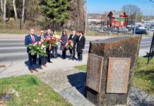 Bochnia. Złożono kwiaty przed Pomnikiem Zbrodni Katyńskiej – ZDJĘCIA