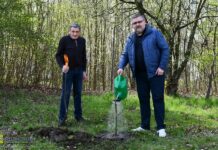 Powiat Bocheński dołącza do ekologicznej akcji. Samorządowcy posadzili drzewa – ZDJĘCIA