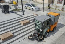 Bochnia. Sprzątanie płyty rynku i pokaz możliwości maszyn czyszczących