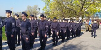 Uczniowie II LO na defiladzie klas mundurowych w Krakowie