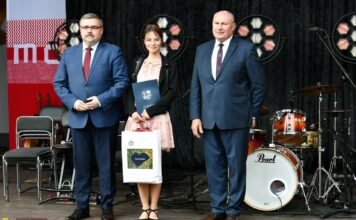 Kinga Rysak Superortografem Powiatu! Trudne dyktando, a w nim o… redaktorach „Bochnianina” – TREŚĆ