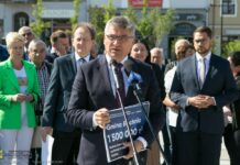 Polski Ład. Na Rynku przekazano symboliczne czeki samorządowcom z Bocheńszczyzny