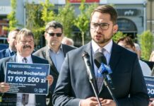 Radny Mariusz Zając o tym, kto jest od „polerowania klamki”