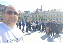 Radosław Macoń o wręczaniu czeków na Rynku: „Spektakl obłudy i zakłamania”