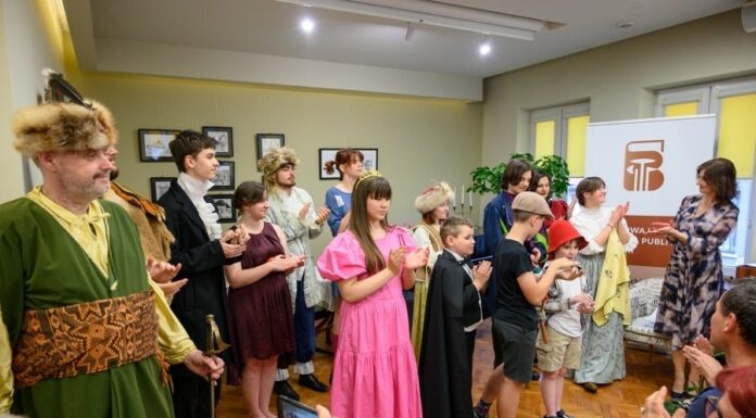 Dzień Bibliotekarza w Bochni. Teatr Artystokracki przygotował ciekawy konkurs – ZDJĘCIA