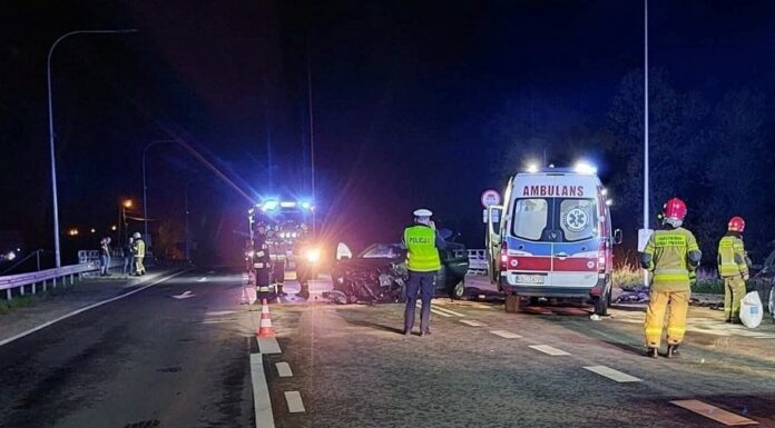 Wypadek w Łąkcie Górnej. Czołowe zderzenie dwóch aut – ZDJĘCIA
