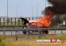 A4: W Bochni spłonął samochód, w Brzesku ciężarówka zablokowała przejazd