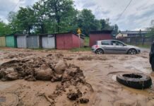 Bochnia. Po ulewie zwały błota znów spłynęły na os. Jana – ZDJĘCIA