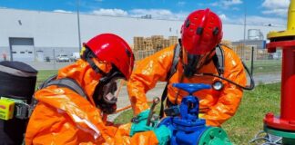 Bochnia. Duże ćwiczenia strażackie w BSAG. W akcji ratownictwo chemiczne – WIDEO