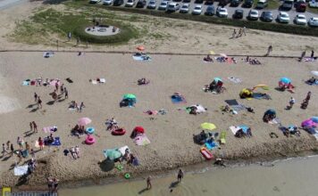 Upalna niedziela na kąpielisku w Kłaju – WIDEO