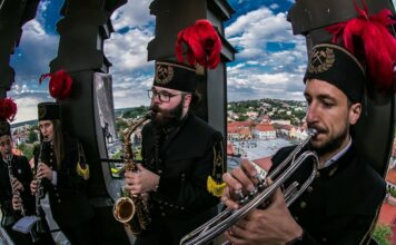 Bochnia. Orkiestra grała majówki z wieży Bazyliki – ZDJĘCIA