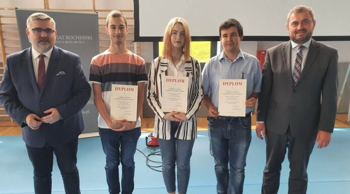 Uczniowie z trzech powiatów wzięli udział w konkursie wiedzy o sejmie