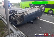 Poranne dachowanie na A4 koło Bochni