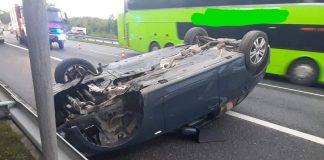 Poranne dachowanie na A4 koło Bochni