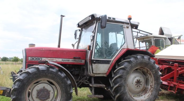 Rzezawa. Pijany traktorzysta z zakazem prowadzenia pojazdów uszkodził ogrodzenia posesji