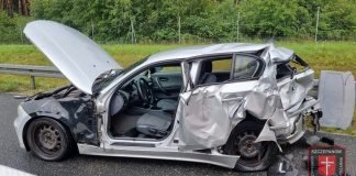 Zatrzymali się na autostradzie bo bardzo padało i chcieli przeczekać