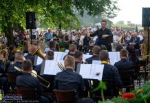 Patriotyczny koncert pod lipą w Bieńkowicach – ZDJĘCIA
