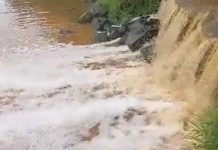 Bochnia. Co wypływa z kanału do Raby? Zaalarmowano służby