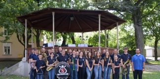 Bochnia. Strażacka orkiestra z Wiśnicza wystąpiła w altanie na Plantach