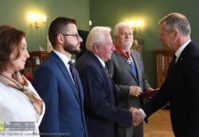 Radny Powiatu Bocheńskiego Józef Mroczek z odznaczeniem od Prezydenta RP
