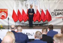 Premier Morawiecki odwiedził żłobek w gminie Dębno. „Drodzy mężowie, też moglibyście czasami pomóc”