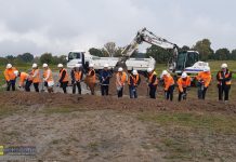 Minister wbił pierwszą łopatę na budowie zachodniej obwodnicy Brzeska – WIDEO