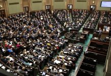 🔴 Sejm przyjął ustawę o przesunięciu wyborów samorządowych. Jak głosowali nasi posłowie?