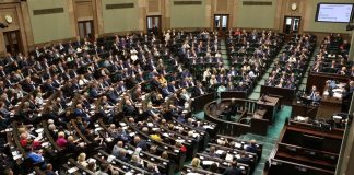 🔴 Sejm przyjął ustawę o przesunięciu wyborów samorządowych. Jak głosowali nasi posłowie?