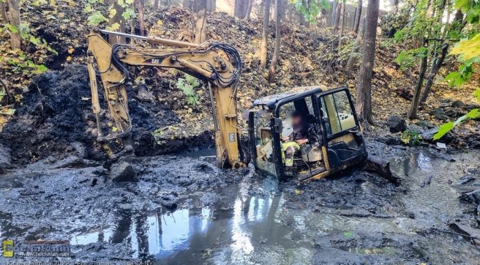 Bochnia. Babica wessała koparkę! Niełatwo było ją wydobyć – ZDJĘCIA, WIDEO