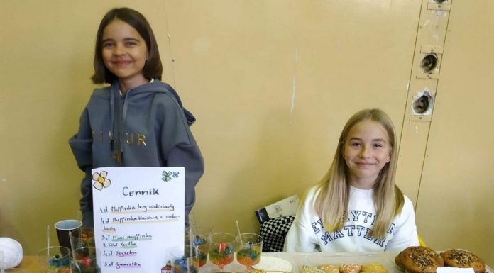 Charytatywna kawiarenka w bocheńskiej „Jedynce” – ZDJĘCIA