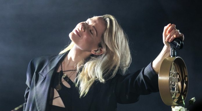 📸 Magiczny koncert Ani Karwan w Niepołomicach – ZDJĘCIA