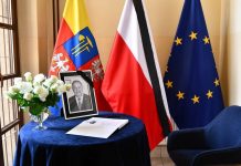 Księga kondolencyjna w starostwie, każdy może wspomnieć śp. Ludwika Węgrzyna