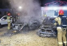 Nocny pożar w komisie samochodowym
