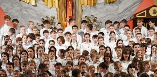 „Do Hymnu”. Ponad 400-osobowy chór wystąpił w Brzesku – ZDJĘCIA